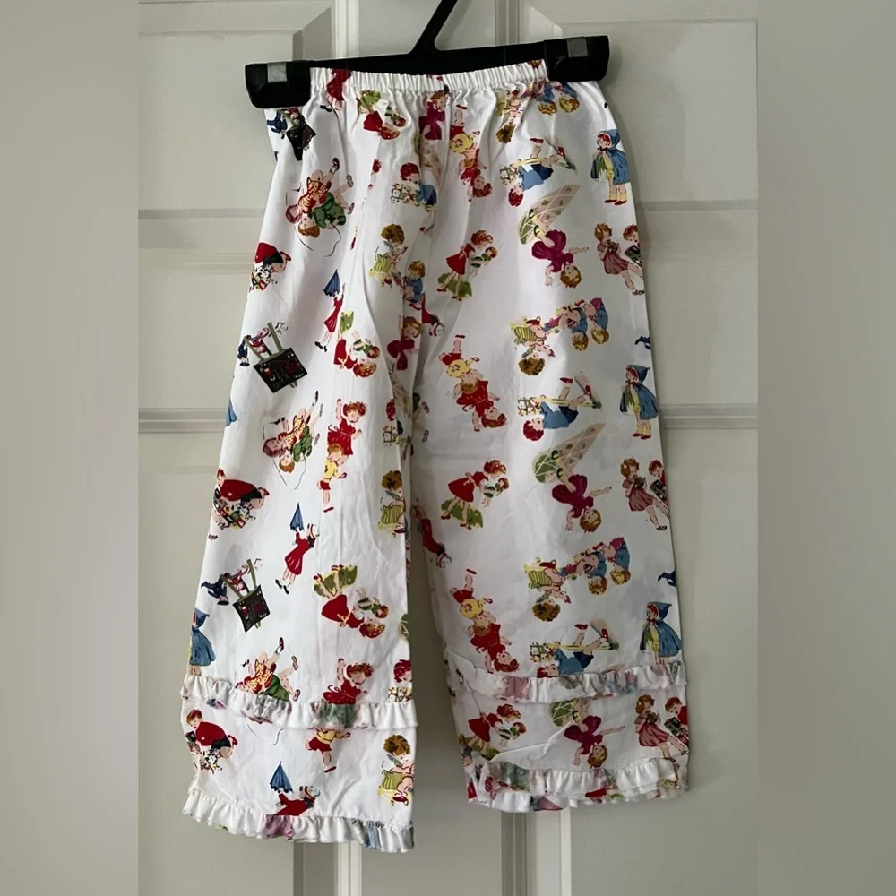 - Adorable girl's long sleeve/pants pajama set, vintage images.size 2-3Y